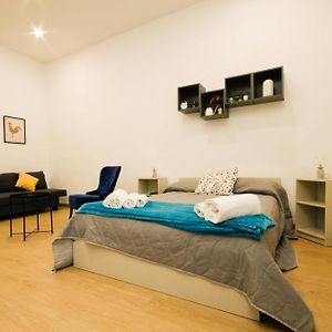 Desdemona Rooms
